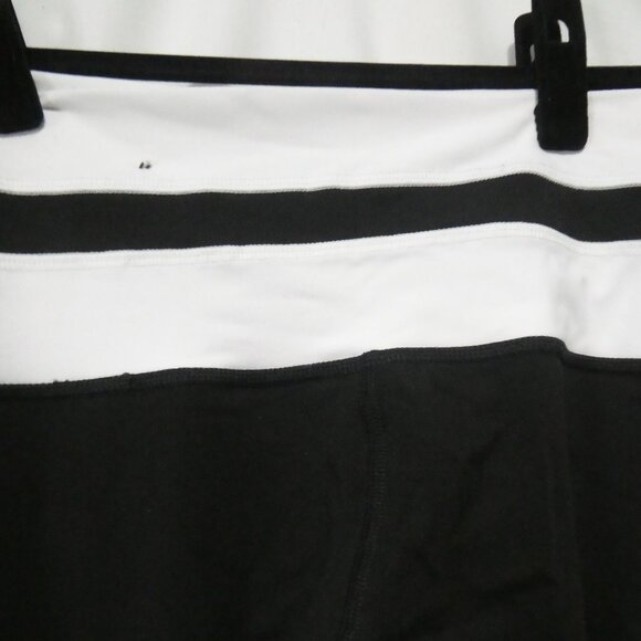 PINK - Victoria's Secret - Ultimate | small | Black and White Leggings - Picture 11 of 16